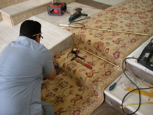 Trabajo hogaralfombra - Como a muchas comunidades realizamos la colocación de escaleras y patios para decorar y resguardar el desgaste del patio.